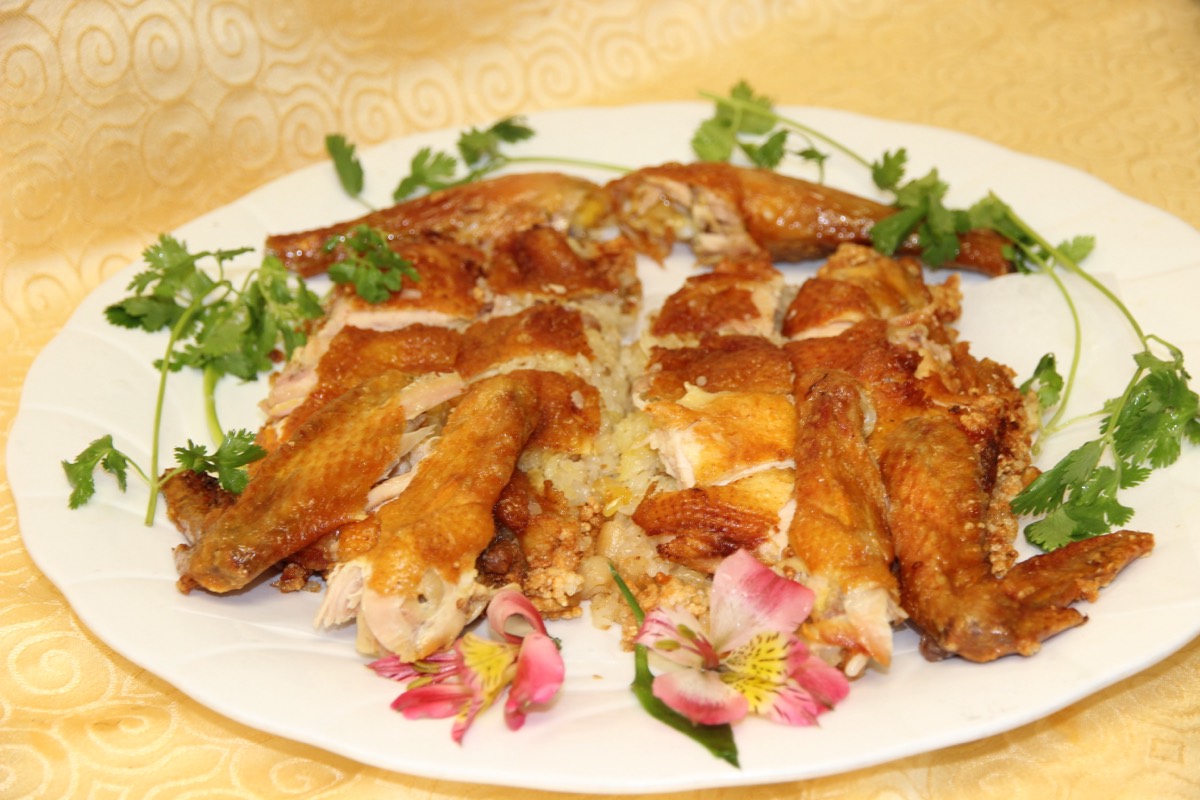 Whole Braised Chicken with Crispy Sticky Rice 糯米窩燒雞
